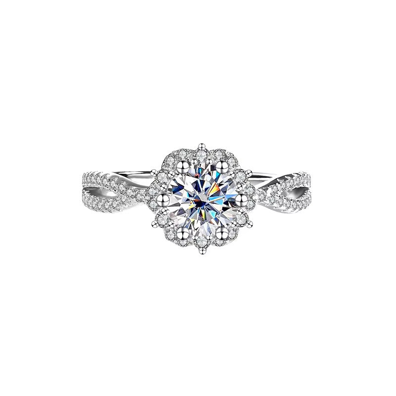 Classic six-claw D color 1 carat diamond ring